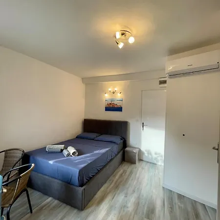 Stylish In Old Town Apartment