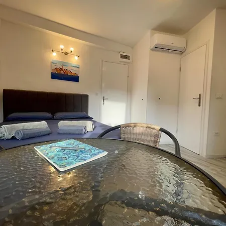 Stylish In Old Town Apartment *